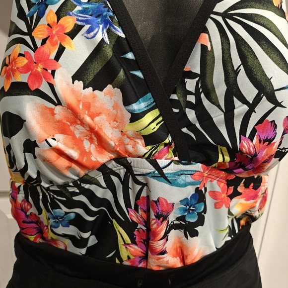 Tropical 2pc swimsuit - Picture 4 of 8